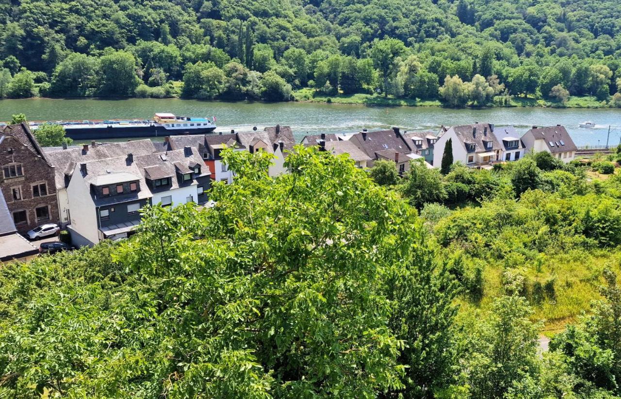 Riesling Appartement For 2 - 4 People - Billiards - Balcony With Mosel View - Parking - Wine Barrel Bar - Fully Equipped Kitchen - Netflix - Waiputv - 3 Km From Cochem Klotten Eksteriør billede