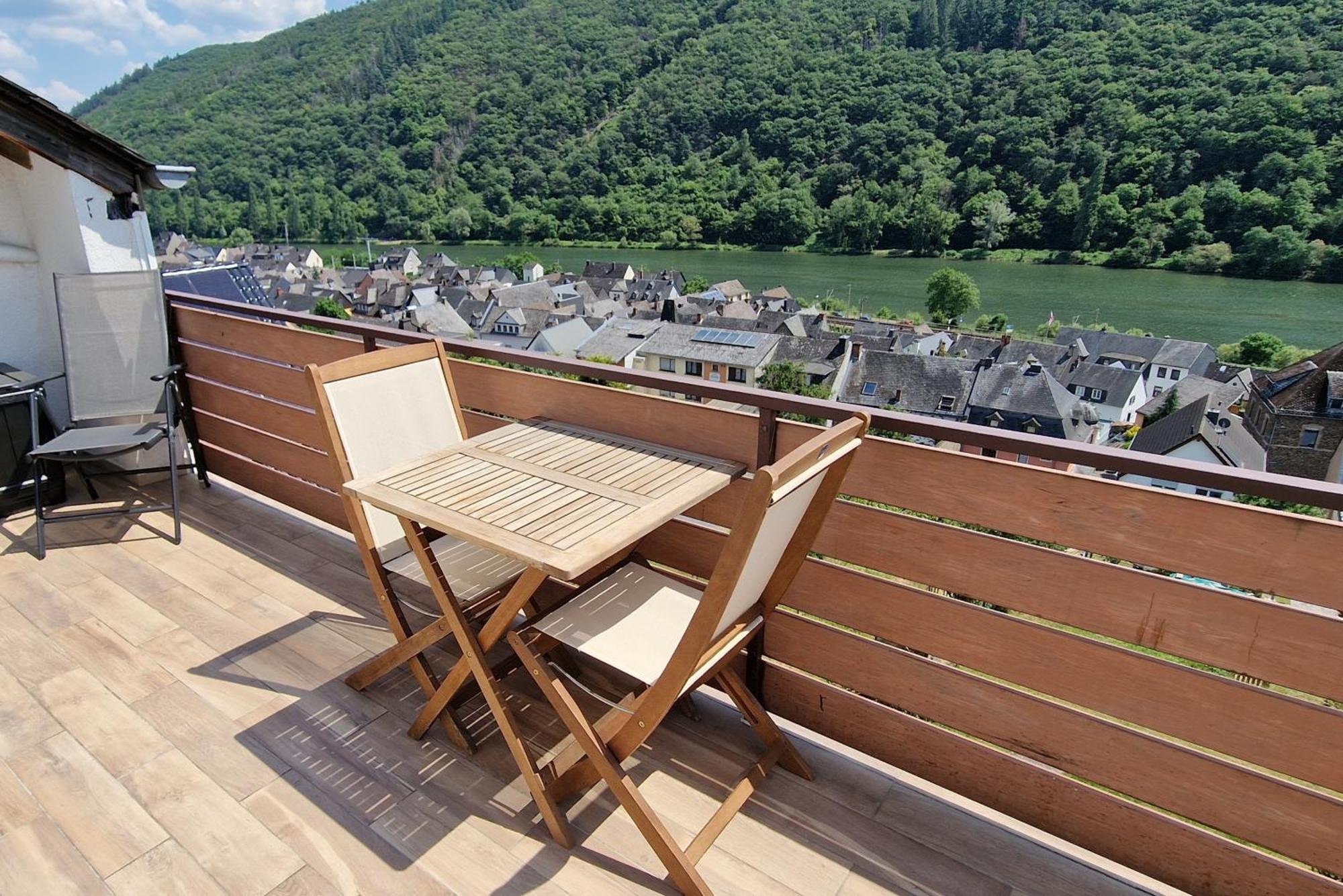 Riesling Appartement For 2 - 4 People - Billiards - Balcony With Mosel View - Parking - Wine Barrel Bar - Fully Equipped Kitchen - Netflix - Waiputv - 3 Km From Cochem Klotten Eksteriør billede