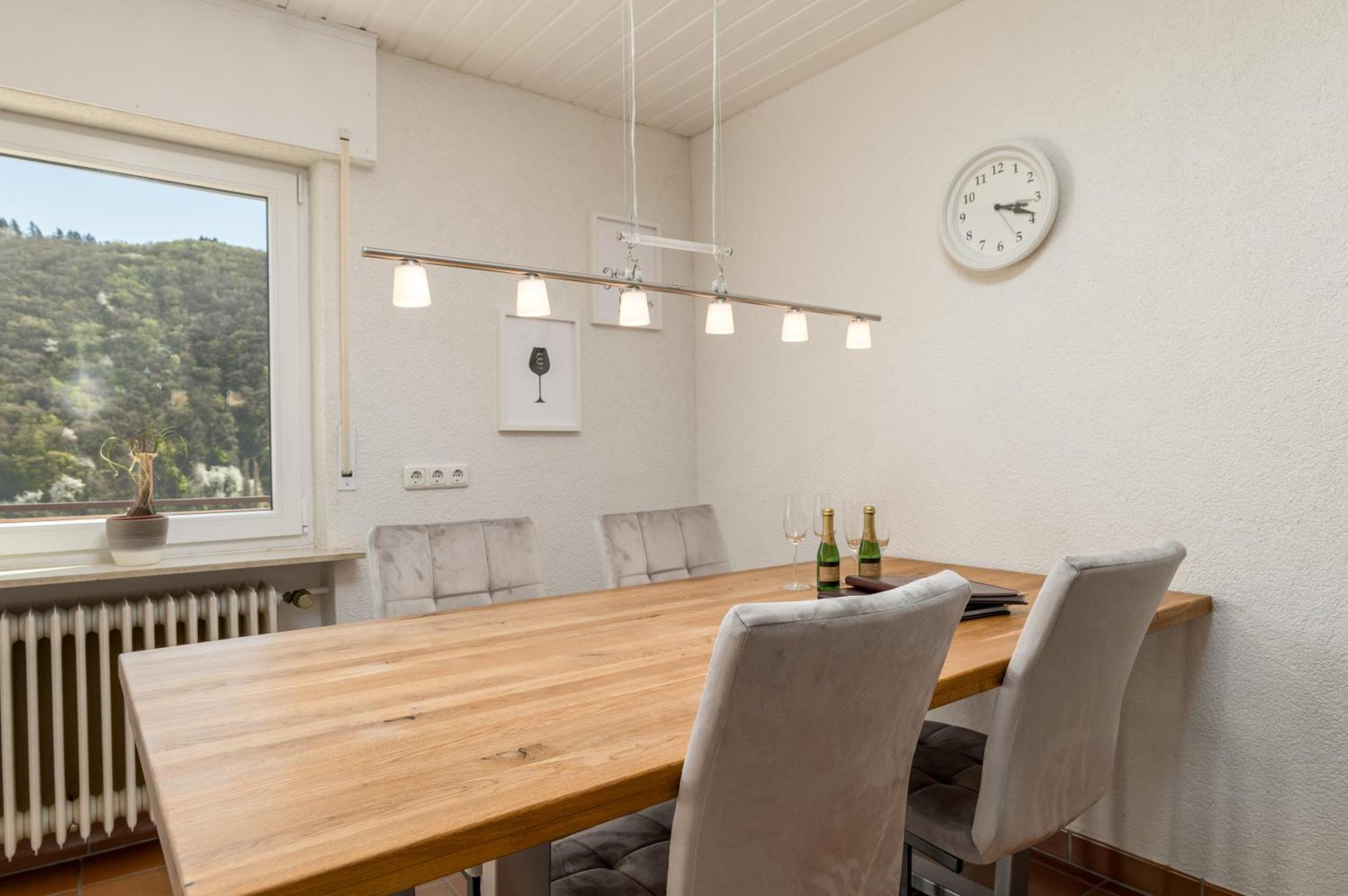 Riesling Appartement For 2 - 4 People - Billiards - Balcony With Mosel View - Parking - Wine Barrel Bar - Fully Equipped Kitchen - Netflix - Waiputv - 3 Km From Cochem Klotten Eksteriør billede