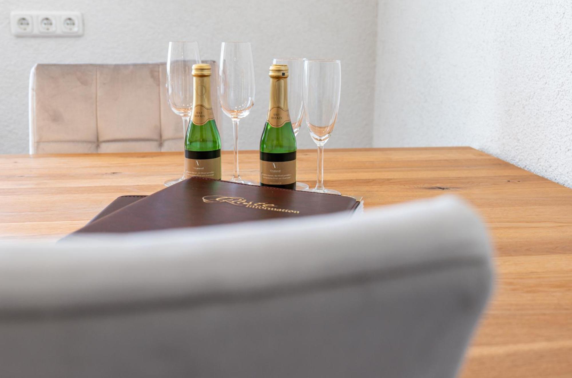 Riesling Appartement For 2 - 4 People - Billiards - Balcony With Mosel View - Parking - Wine Barrel Bar - Fully Equipped Kitchen - Netflix - Waiputv - 3 Km From Cochem Klotten Eksteriør billede